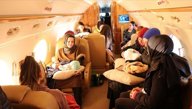 Depremzede 11 bebek, Cumhurbaşkanlığına ait uçakla tedavi için Ankara'ya getirildi