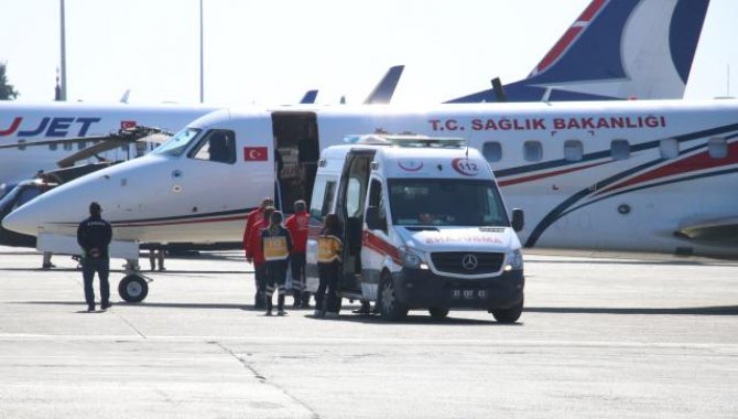 Deprem bölgelerinden İstanbul'a getirilen yaralıların tedavileri sürüyor