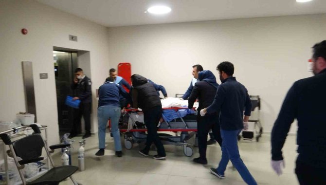 200 Saat Sonra Enkazdan Kurtarılan Depremzedeler Adana Şehir Hastanesinde