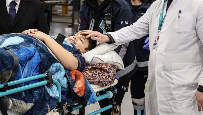 Şanlıurfa'da psikolojik destek almak isteyen depremzedeler hastaneye bekleniyor