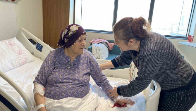 Hasar Alan Evinden Sadece, 20 Yıl Önce Kaybettiği Eşinin Tespihini Alabildi