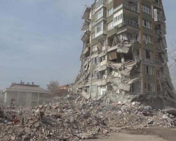 Deprem Enkazı Kalkıyor, Uzmanlar Toz İçin Uyarıyor