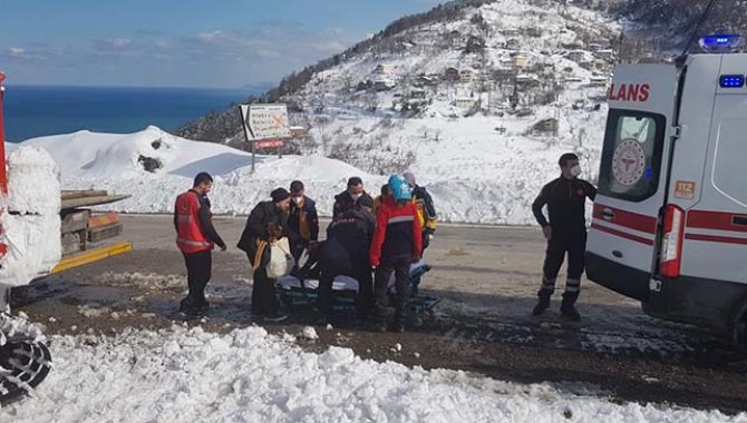 Karla kaplı köyde hastalanan çocuğun yardımına AFAD ekibi yetişti