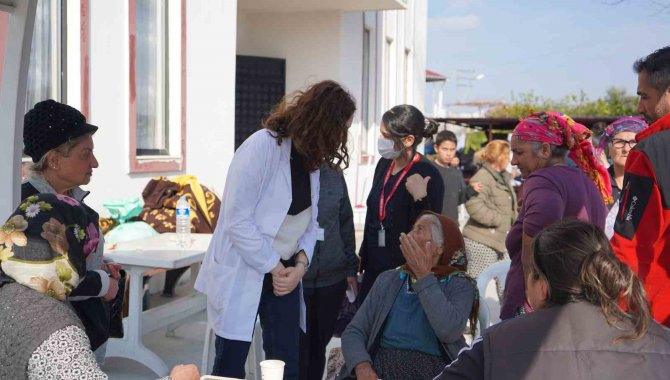 Tarsus’ta Depremden Etkilenen Aileler Sağlık Taramasından Geçti