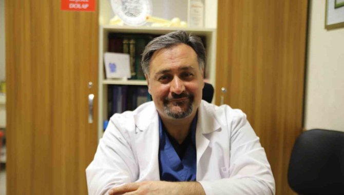 2 Doktor Sarsıntılara Rağmen 20 Saatte 50 Depremzedeyi Ameliyat Etti