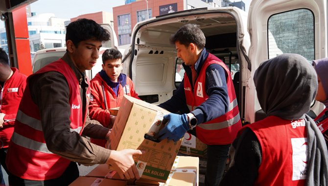 Kızılay, tahliye edilen afetzedelere yaklaşık 2,2 milyon yardım malzemesi dağıttı