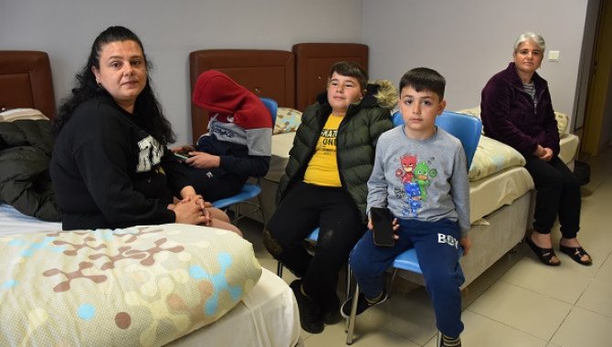 Depremde 70 yakınını kaybeden kadın çocuklarıyla Trabzon'a geldi