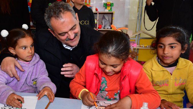 MEB, depremin yaralarını sarmak için tüm birimleriyle seferber oldu