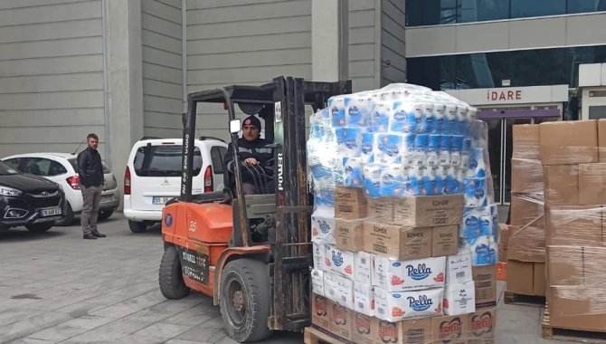 Karabük'te hastane çalışanlarından deprem bölgesine yardım