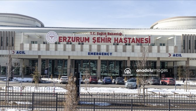 Erzurum Şehir Hastanesi 1248 deprem izolatörlü binasında hizmet veriyor