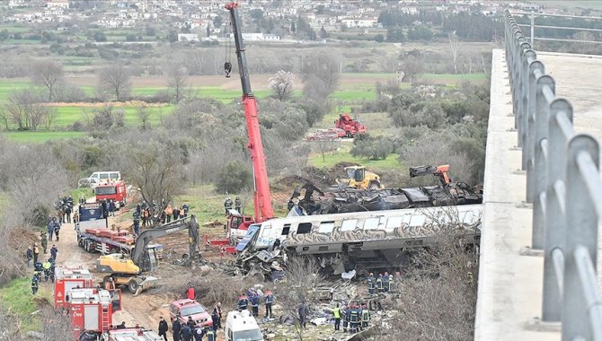 Yunanistan'da tren kazasında 36 kişi hayatını kaybetti