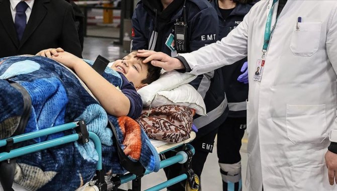 Deprem bölgesinden İstanbul'a getirilen 1096 yaralının tedavisi devam ediyor