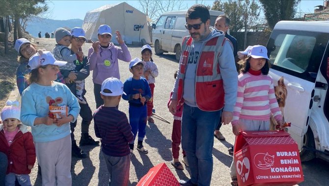 İstanbul'daki belediyelerin depremzedelere destekleri sürüyor