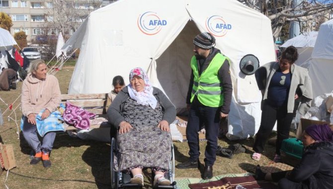 Gaziantep'te engelli depremzedelere medikal malzeme desteği veriliyor