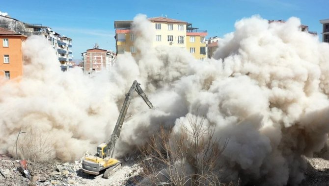"Enkaz kaldırmada normal maske yetersiz" uyarısı