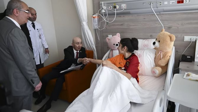 15 Temmuz gazisi Aslan, Etlik Şehir Hastanesinde depremzedeleri ziyaret etti
