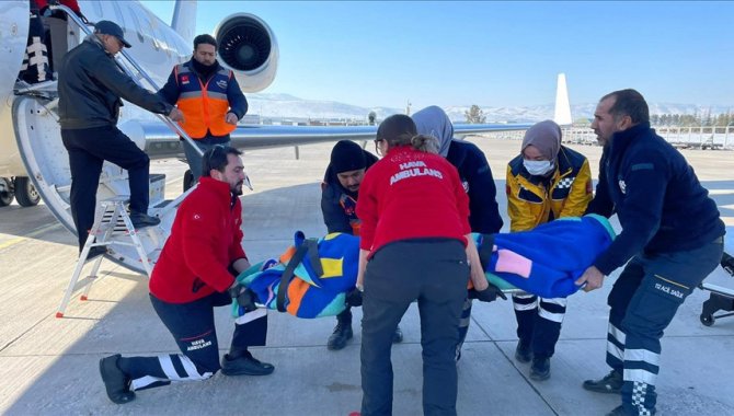 Deprem bölgesinden İstanbul'a getirilen 1066 yaralının tedavisi sürüyor