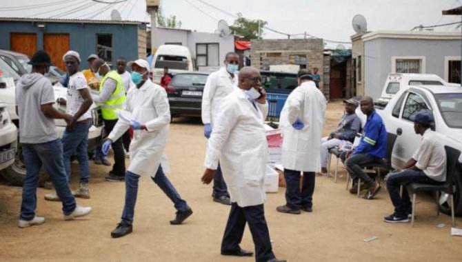 Güney Afrika'da hükümet, grevdeki sağlık çalışanlarını hasta ölümlerinden sorumlu tuttu