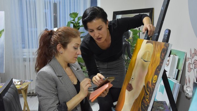 Resim eğitimi alan doktorlar 14 Mart Tıp Bayramı'nda eserlerini sergileyecek