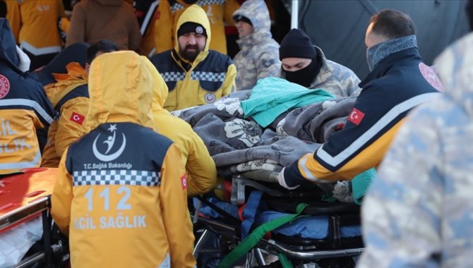 Deprem bölgesinden İstanbul'a getirilen 977 yaralının tedavisi sürüyor