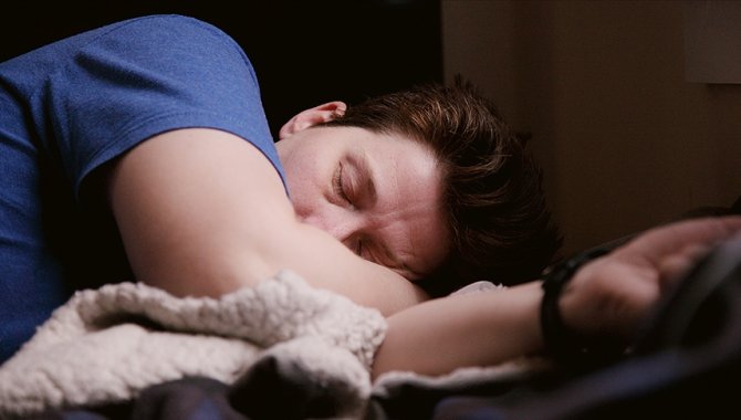 Araştırma: Geceleri 6 saatten az uyumak, aşıların etkisini azaltıyor