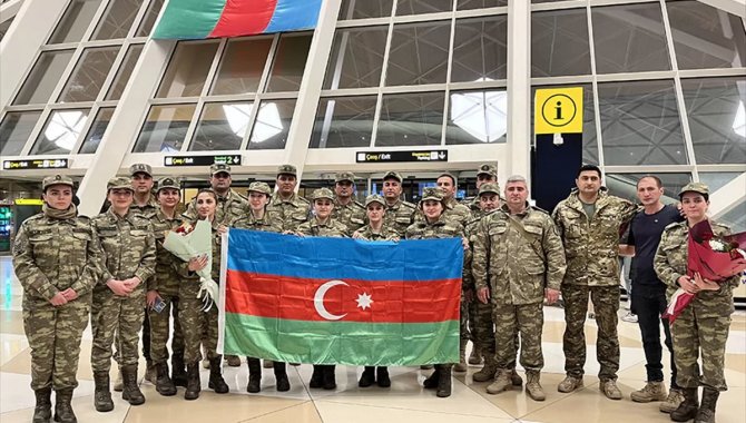 Depremlerin ardından Kahramanmaraş'ta görev yapan Azerbaycanlı askeri sağlık personeli ödüllendirildi