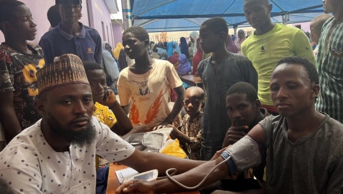 Nijerya'da Türk okulu ve yetimhanesinde 2 bin kişiye sağlık taraması yapıldı