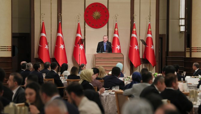 Cumhurbaşkanı Erdoğan, sağlık çalışanlarıyla iftarda bir araya geldi: (1)