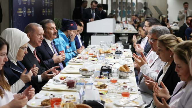 Sağlık Bakanı Koca, Cumhurbaşkanı Erdoğan'ın katıldığı iftar programında konuştu: