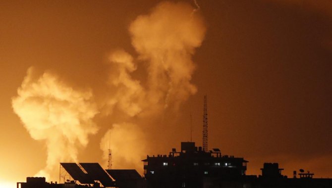 İsrail'in Gazze'ye yönelik saldırılarında sağlık ve eğitim tesisleri zarar gördü