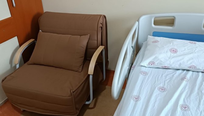 Kırşehir Eğitim ve Araştırma Hastanesinin refakatçi koltukları yenilendi