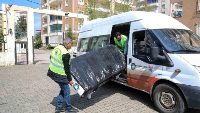 Diyarbakır'da yatalak hastalara ücretsiz hasta yatağı dağıtıldı