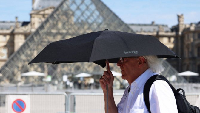 Paris, Avrupa'da aşırı sıcaklardan kaynaklı yaşlı ölümleri en yüksek kent oldu