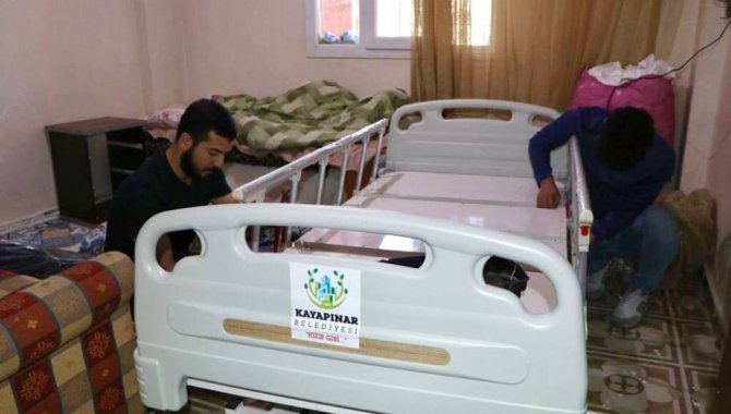 Kayapınar Belediyesinden yatalak hastaya ücretsiz hasta yatağı desteği