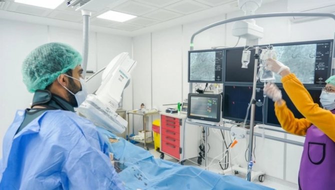 Bilecik Eğitim ve Araştırma Hastanesi'nde "koroner anjiyografi, kalıcı kalp pili" operasyonu