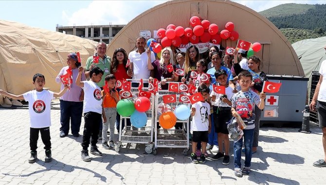 Hatay'da sahra hastanesinde tedavi gören çocuklara 23 Nisan etkinliği