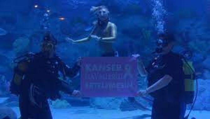 İstanbul'da kalp ve kanser hastalığı farkındalığı için akvaryumda dalış yapıldı