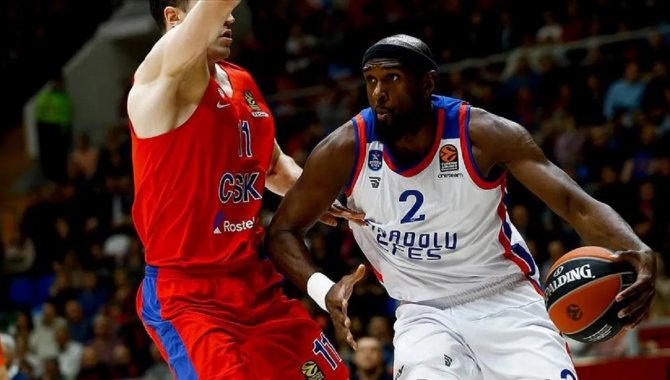 Anadolu Efesli basketbolcu Singleton, rahatsızlığı nedeniyle hastaneye kaldırıldı