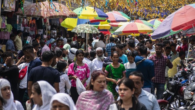 Hindistan'ın bu yıl 1,4 milyarı aşan nüfusundaki artış 2064'e kadar sürecek