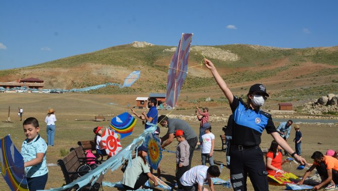 Hakkari'de uçurtma etkinliği düzenlendi