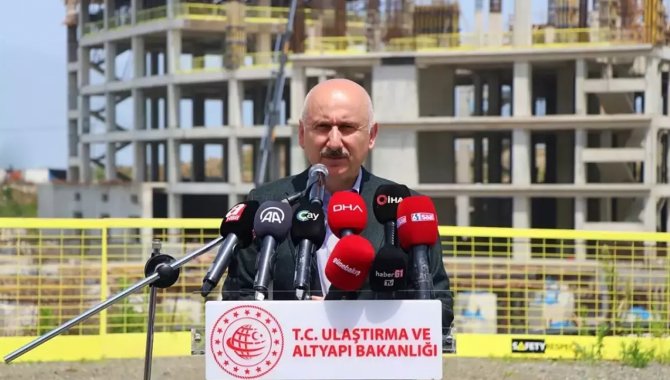 Bakan Karaismailoğlu, Trabzon Şehir Hastanesi şantiye alanında incelemede bulundu: