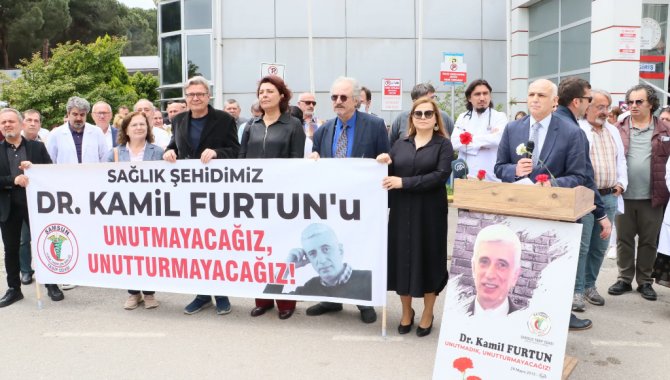 Samsun'da görevi başında öldürülen doktor Kamil Furtun anıldı