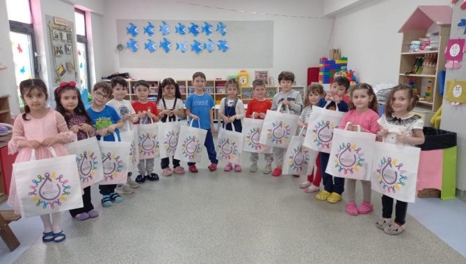 Kansere Dikkat Çekebilmek İçin 140 Öğretmen Ve Öğrenciye Mektup