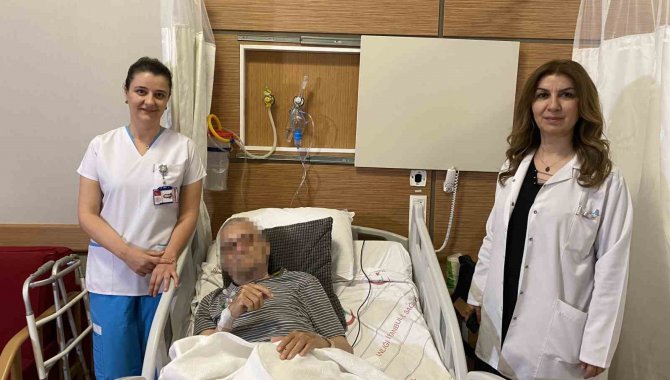 Eşinin Huzurevine Bıraktığı Yaşlı Adam Kalçasını Kırdı, Alman Hastaya Hastane Sahip Çıktı