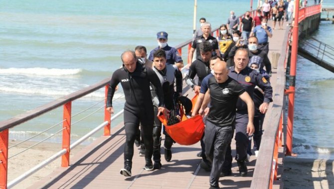 Samsun'da denizde boğulma tehlikesi geçiren çocuk kurtarıldı