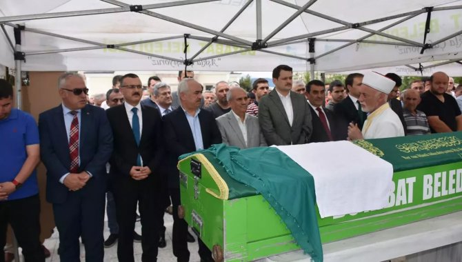 İçişleri Bakan Yardımcısı Ersoy Sinop'ta 5 yaşındaki çocuğun cenazesine katıldı