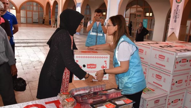 LÖSEV, Malatya'da depremzede kanser hastalarına et dağıttı