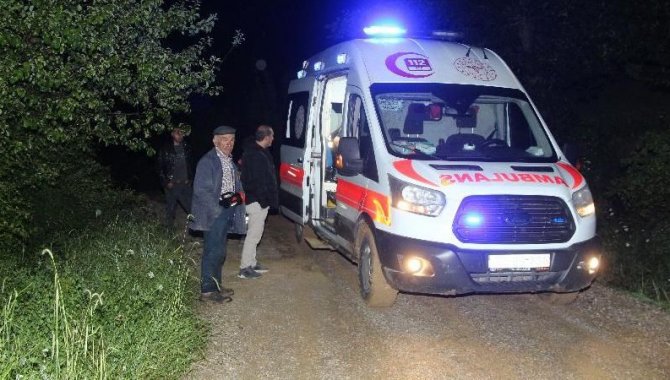 Amasya'da hasta almaya giden ambulans çamura saplandı