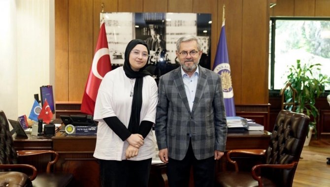 Depremin sembol ismi Aleyna’dan Ankara Üniversitesi Rektörü Ünüvar'a veda ziyareti