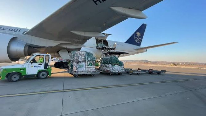 Suudi Arabistan'dan Türkiye ve Suriye'deki depremzedeler için 17. yardım uçağı
